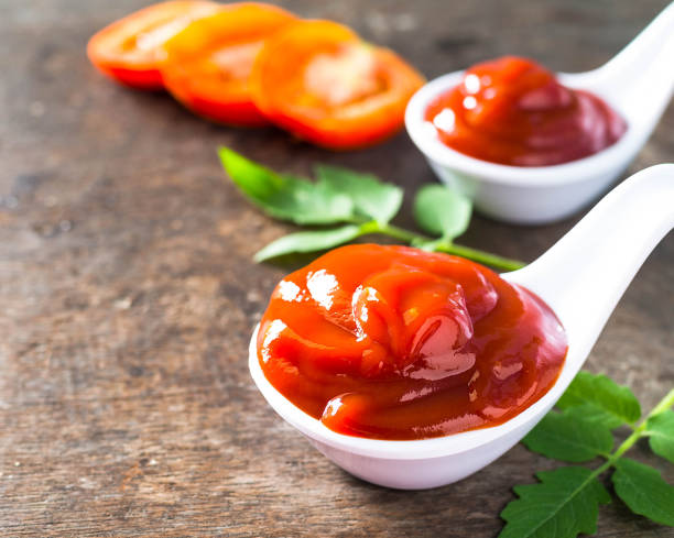 تصویر 3 از رب گوجه‌ فرنگی خوشبخت با رنگ طبیعی و طعم اصیل و غلظت بالا