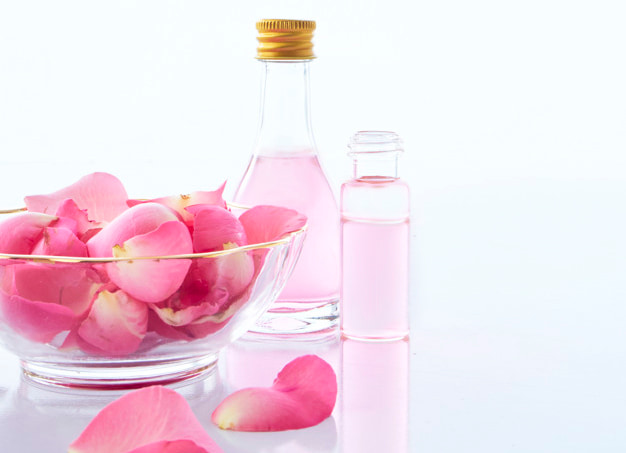 گلاب دو اتیشه قمصر کاشان عصاره گیری سنتی با رایحه ماندگار