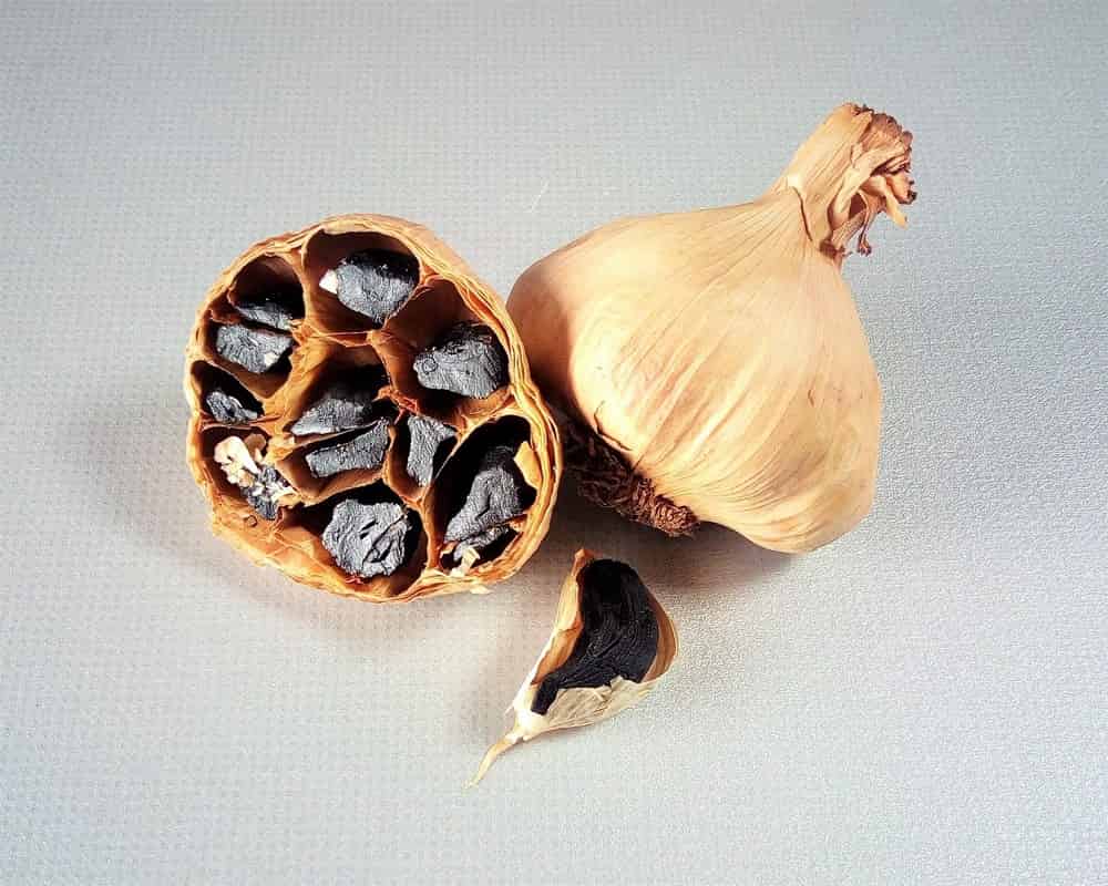 تصویر 1 از سیر سیاه نجف آباد مناسب ترکیب با انواع غذا های سنتی