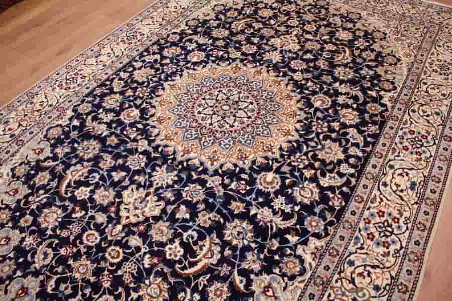 تصویر 3 از فرش ابریشمی ماشینی حصیر با طراحی ساده و کارآمد
