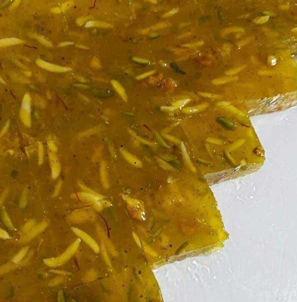 تصویر 3 از حلوا مسقطی لاری با طعم گلاب و پسته فراوان