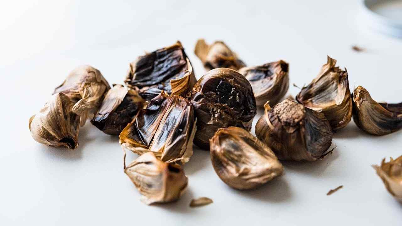تصویر 3 از سیر سیاه زوبر قابل مصرف مستقیم بدون نیاز به پخت