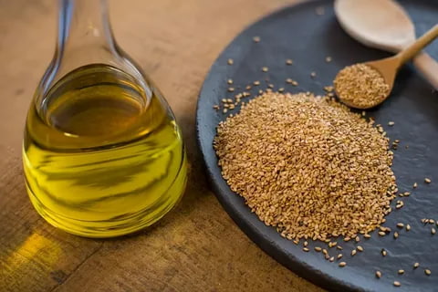 تصویر 4 از روغن کنجد زرآوه با غنی‌ ترین ترکیب ویتامین E برای تقویت موها