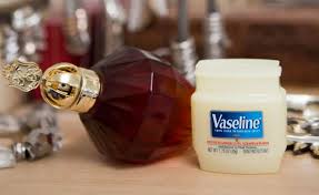 وازلین عطر دار مناسب مراقبت روزانه پوست