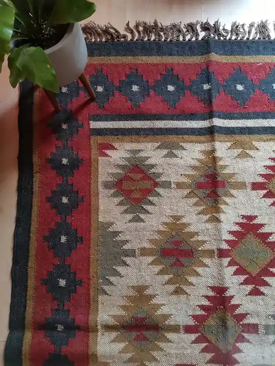 تصویر 2 از گلیم دست بافت الهام گرفته از هنر ایرانی و طبیعت با طراحی منحصر به فرد
