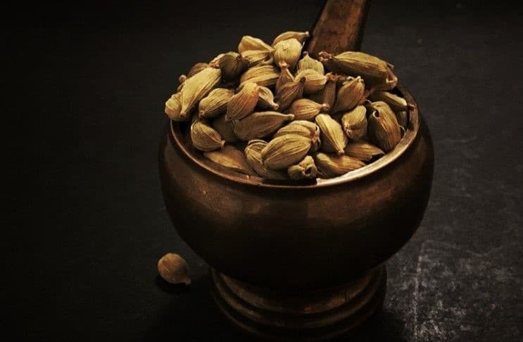 تصویر 2 از هل سبز درجه یک انتخابی مناسب برای نوشیدنی های سنتی