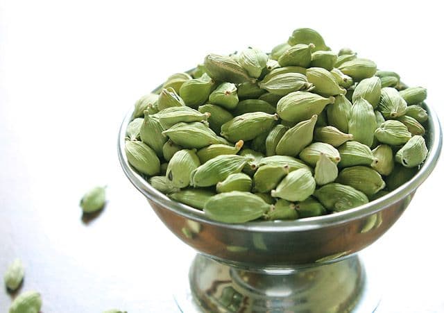 تصویر 3 از هل سبز درشت کاربردی در شیرینی پزی و دسر