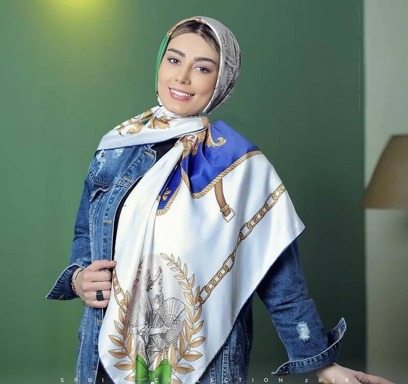 تصویر 1 از روسری گلدار با الگو های کلاسیک و هماهنگ