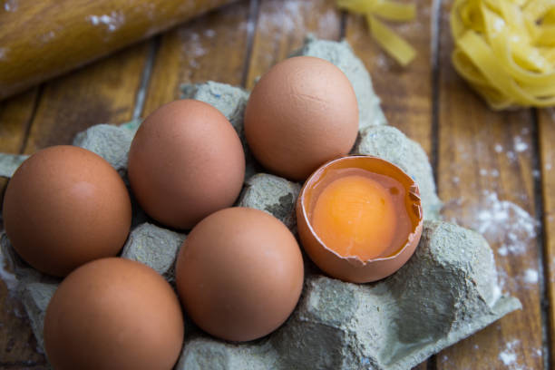 تخم مرغ محلی با طعم اصیل و خوشمزه