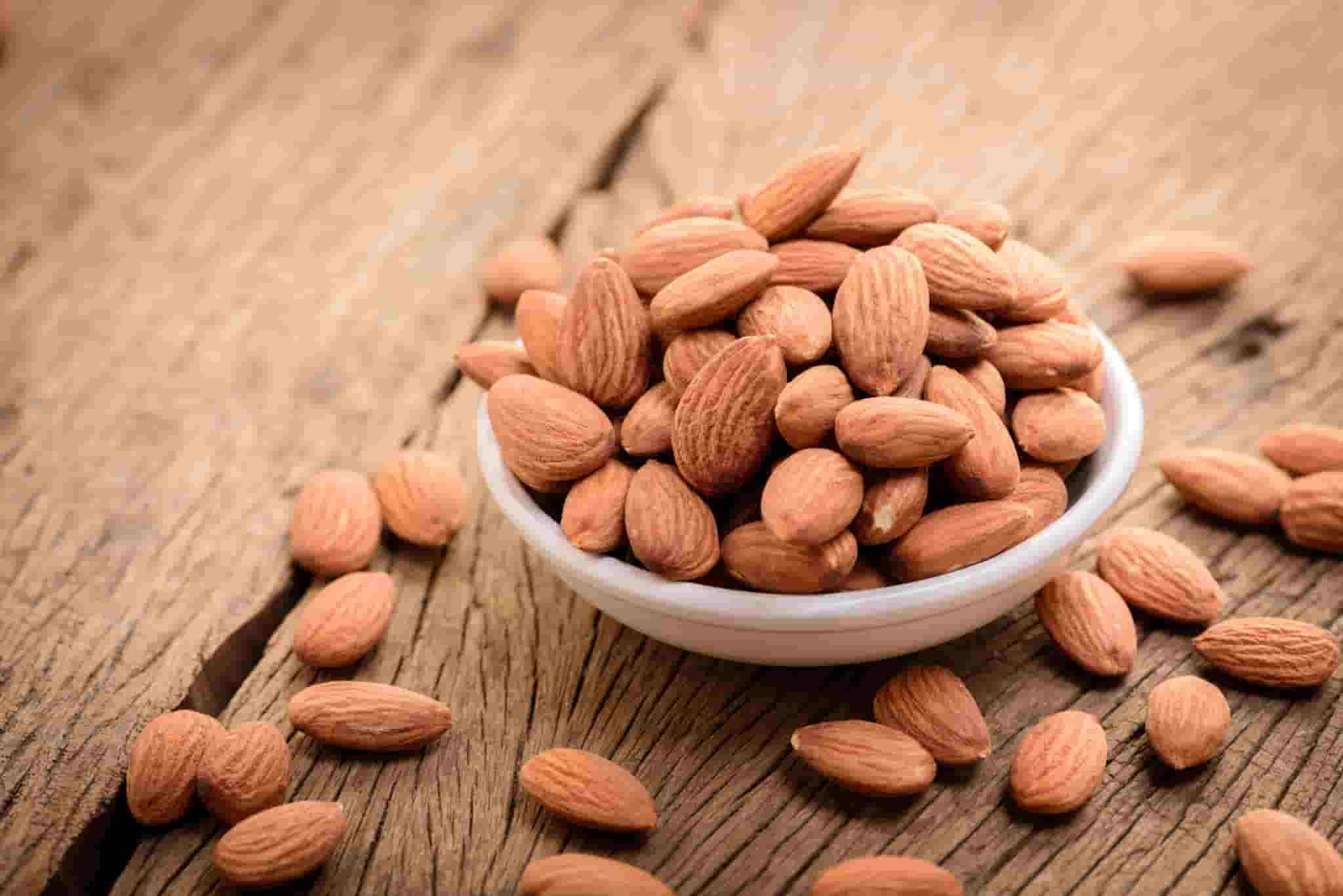 تصویر 1 از بادام درختی ریز دانه متراکم طبیعی
