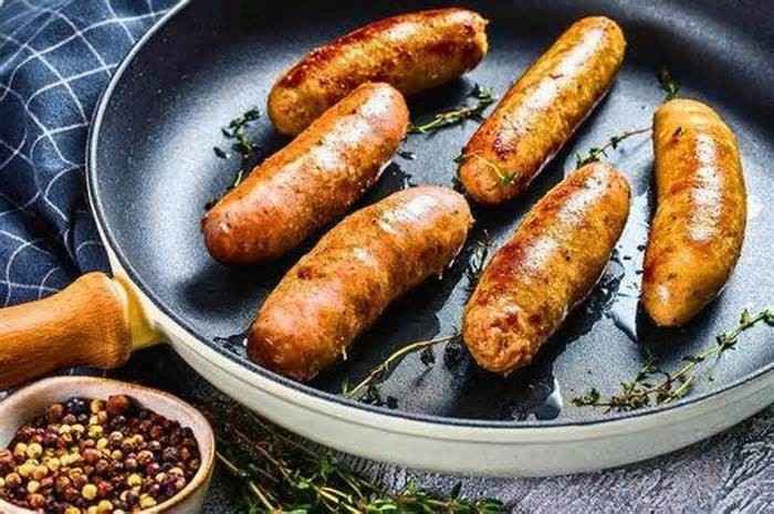 سوسیس آلمانی دودی سنتی پروتئینی و خوشمزه مخصوص رستوران ها