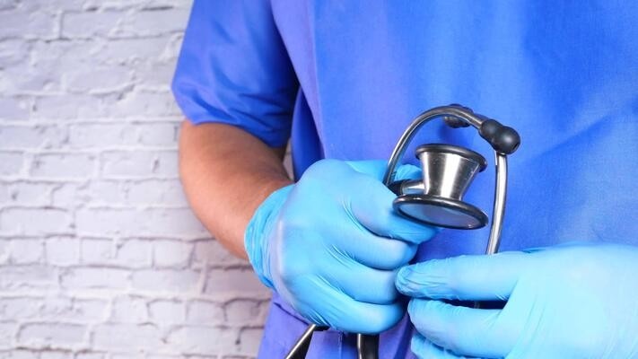 گوشی پزشکی با قابلیت تنظیم شدت صدا برای دقت بیشتر