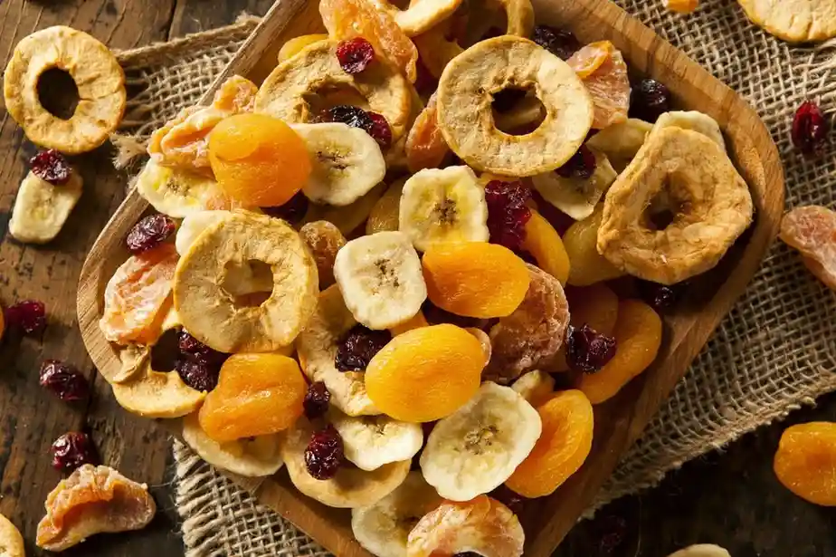 میوه خشک میکس سالم مناسب کودکان مدرسه ای