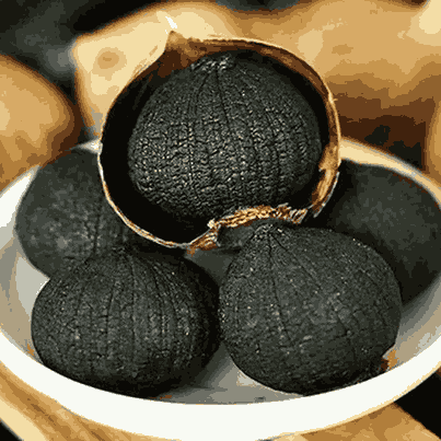 سیر سیاه همدان طبیعی با خواص مفید و طعم متفاوت
