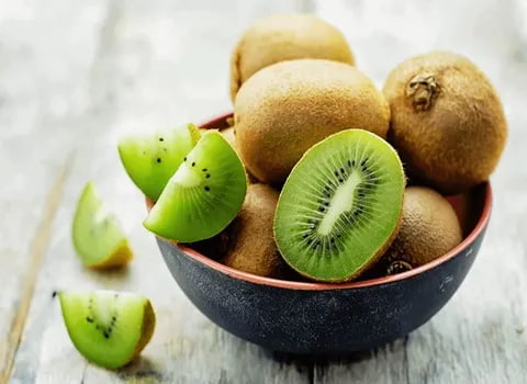 تصویر 2 از کیوی هایوارد تازه و خوش‌ طعم با بافت گوشتی و آبدار