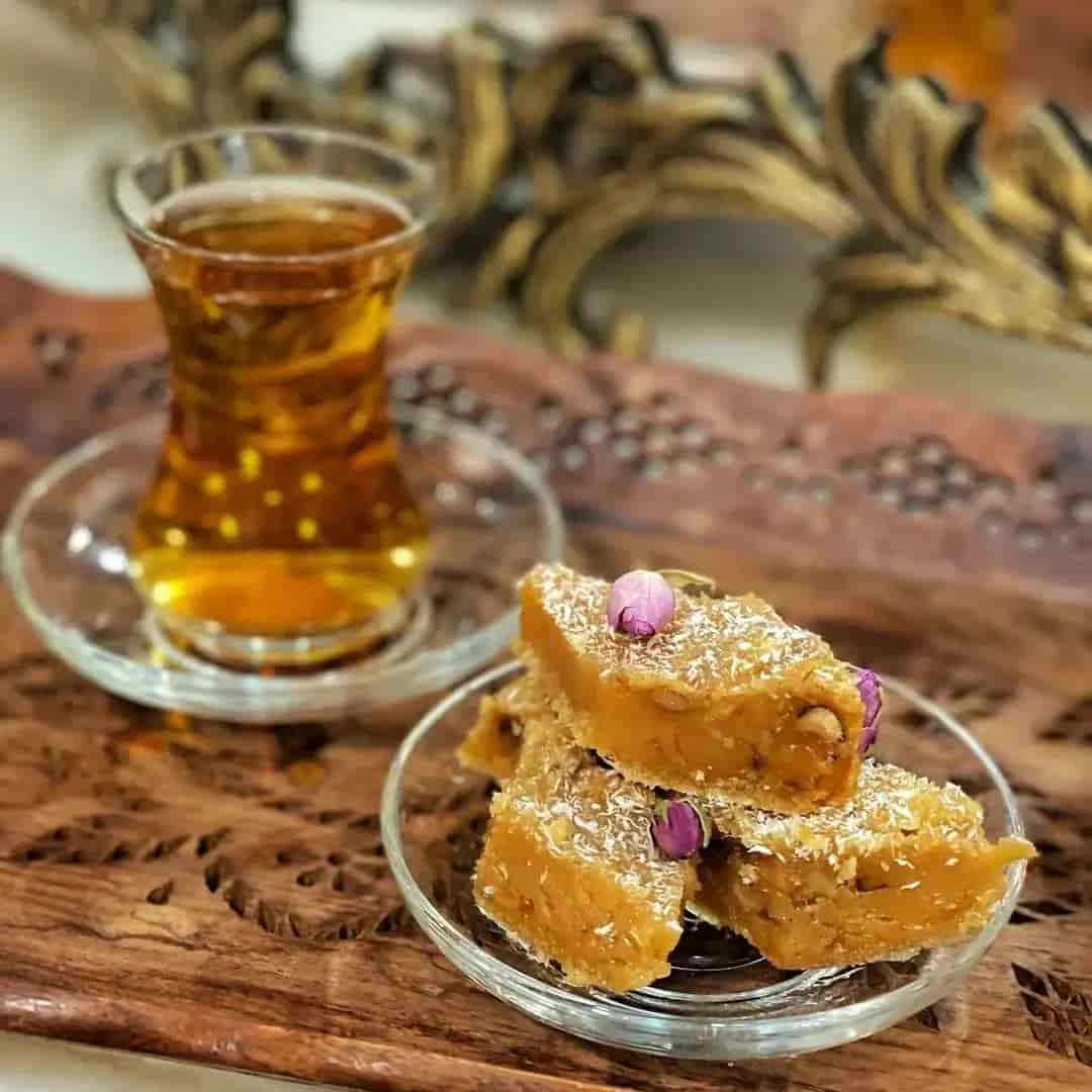 حلوا سنتی دهین ترکیب طلایی ارده شیره و نارگیل