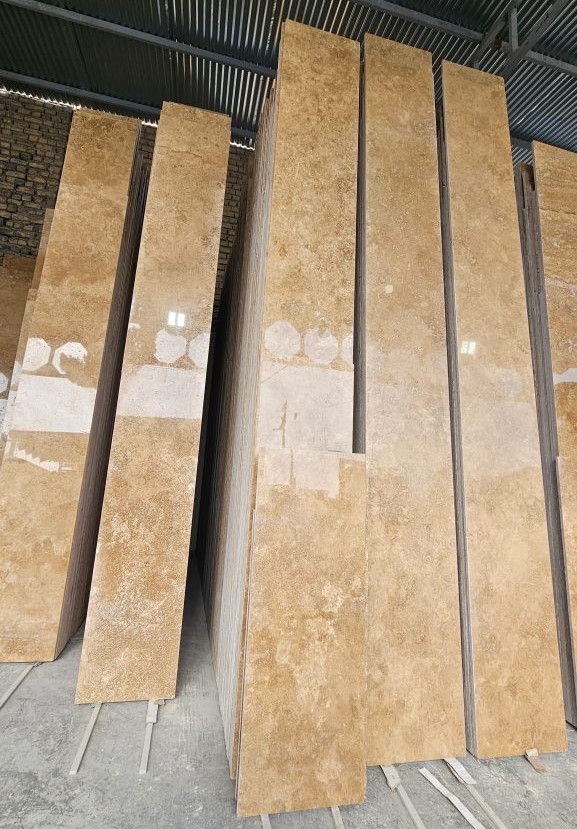 تصویر 1 از سنگ تراورتن کاشان با بافتی زیبا و استحکام مناسب انتخابی اقتصادی برای انواع پروژه های عمرانی