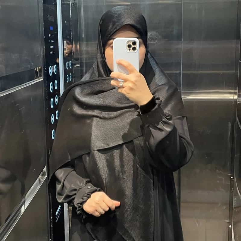 روسری ابریشمی با طرح های خاص و بسیار ظریف