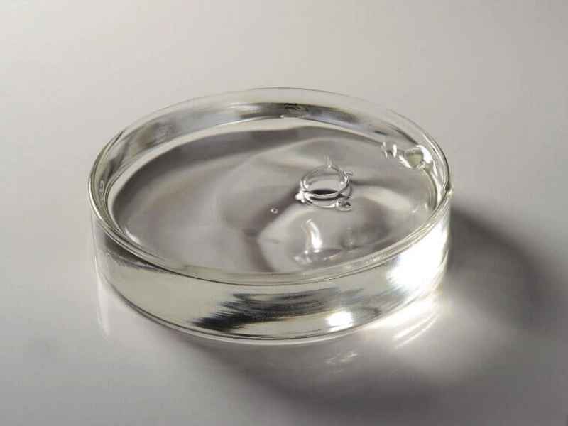 تصویر 1 از پارافین مایع براق کننده مناسب صنایع آرایشی