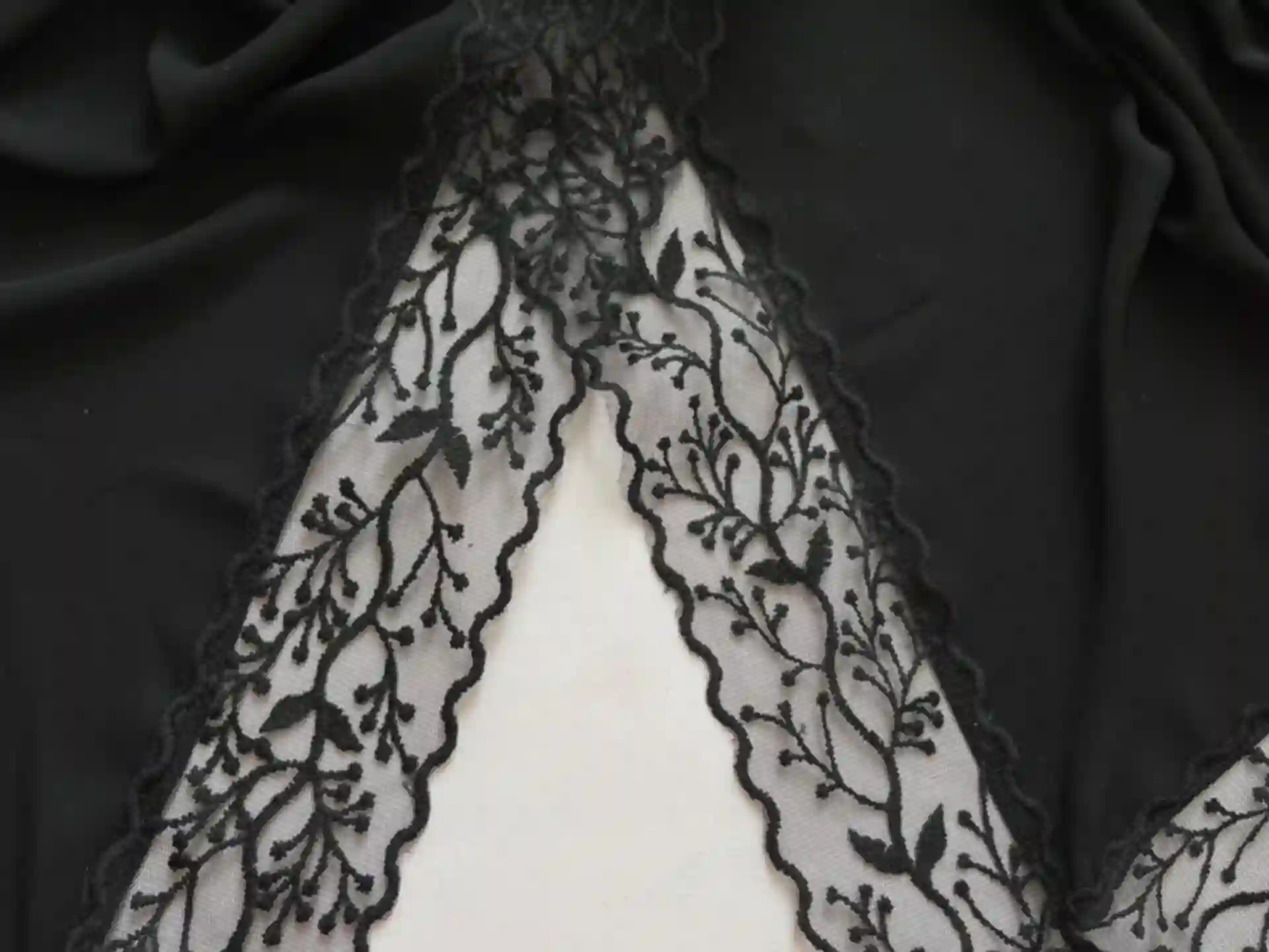 روسری مشکی مجلسی قواره بزرگ عمده | انتخابی خاص برای فروش بیشتر