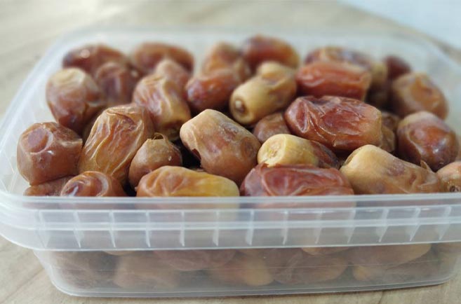 خرما زاهدی کهنوج مناسب مصرف روزانه و میان وعده سالم