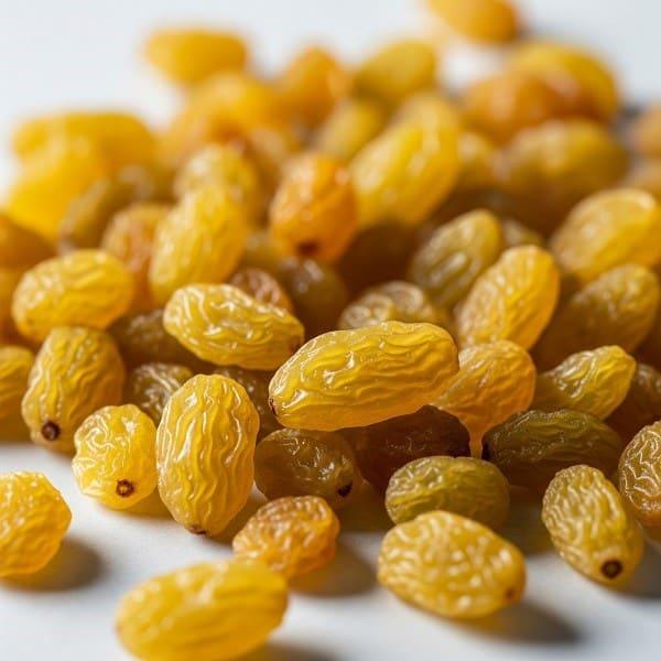 کشمش گوگردی با رنگ روشن و کیفیت مناسب خشکبار