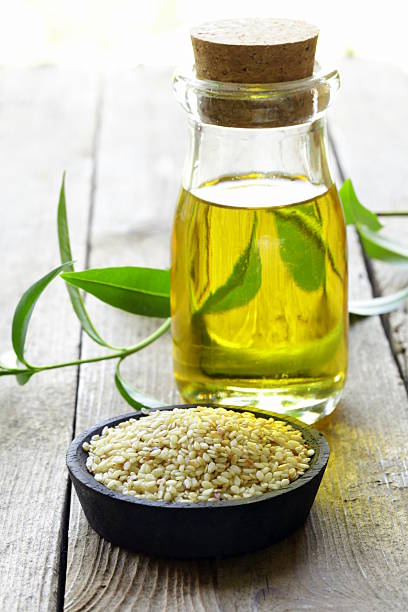 روغن کنجد خالص با طعم ملایم و کاربرد گسترده در غذا