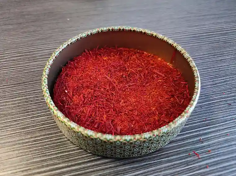 زعفران شکسته ماهور با رنگ دهی مطلوب