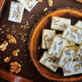 تصویر 4 از شیرینی نوقا تبریز با طعم اصیل و بافت نرم و خوشمزه
