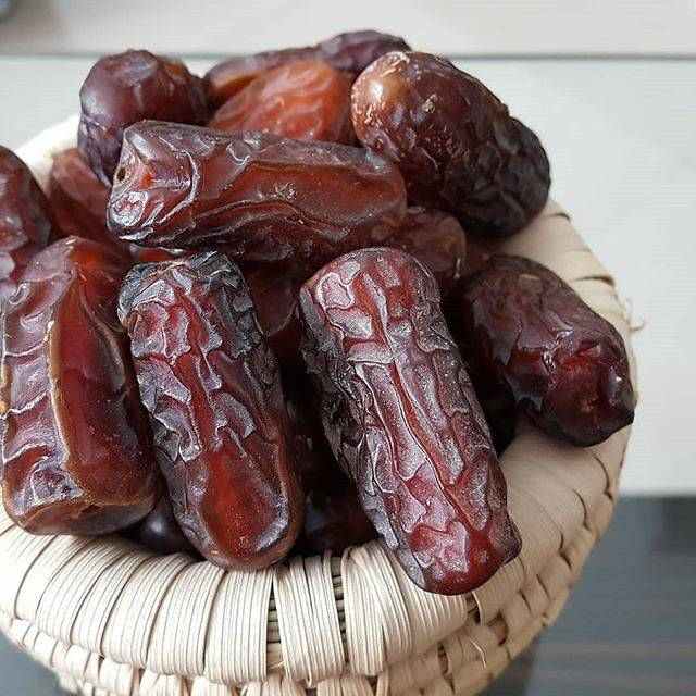 تصویر 4 از خرما پیارم گوشتی  بافت نرم شیرین سالم طبیعی ممتاز