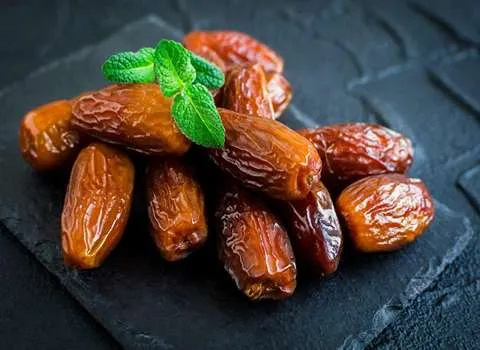 تصویر 1 از خرما مضافتی زرد تازه برای دوستداران خرمای سنتی