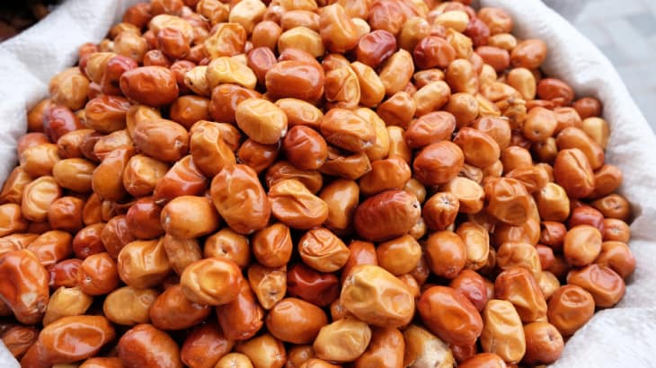 خرما زاهدی خشک تهیه شده از نخلستان های مرغوب