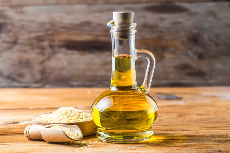 تصویر 1 از روغن کنجد برای پوست با ترکیبات گیاهی مناسب روتین زیبایی