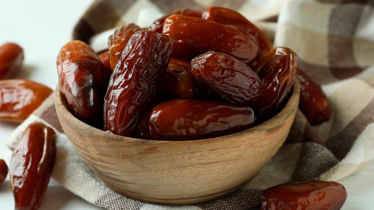 خرما زاهدی شیره دار با رطوبت متعادل و تازه