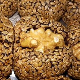 خرما ارده گردو تهیه شده با گردوی مرغوب ایرانی