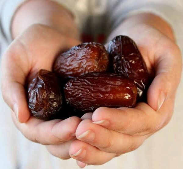 تصویر 1 از خرما مضافتی ستاره سیاه با کیفیت ممتاز و ظاهر چشم نواز