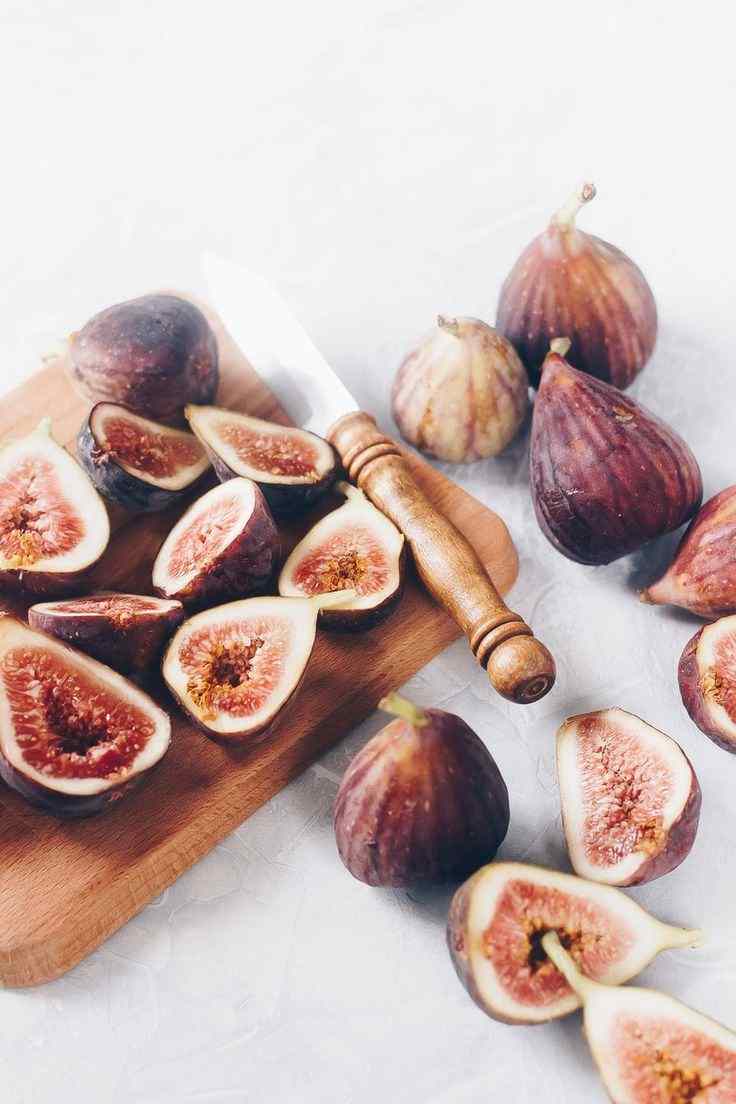 تصویر 1 از انجیر خشک سیاه با طعم شیرین و طبیعی