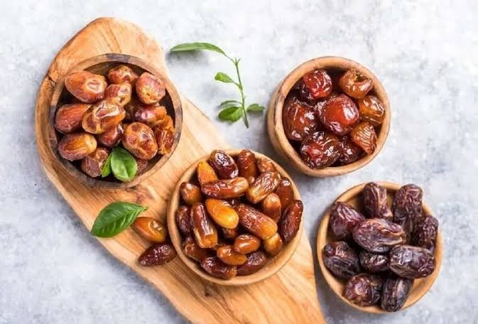 تصویر 2 از خرما مضافتی طلایی تهیه شده از بهترین نخلستان های کشور