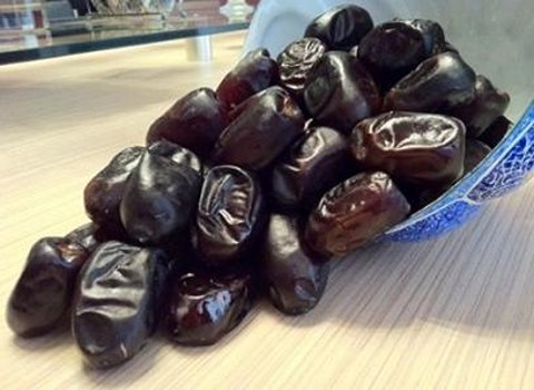 تصویر 4 از خرما مضافتی نخل سبز با دانه های درشت و شیرینی طبیعی
