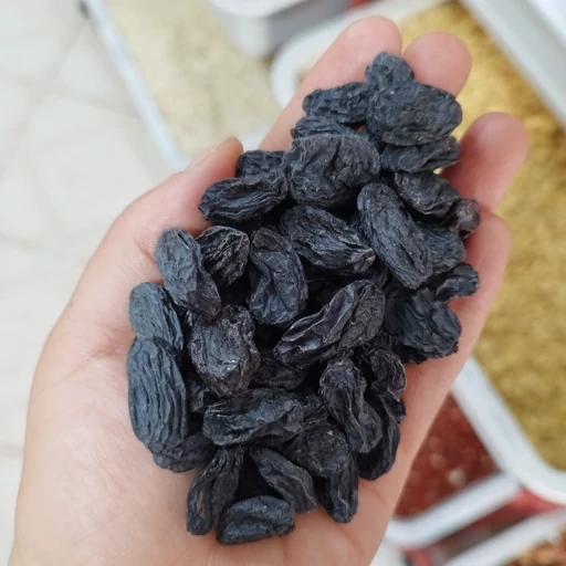 تصویر 2 از کشمش سیاه بدون هسته انتخابی مناسب برای پذیرایی و آشپزی