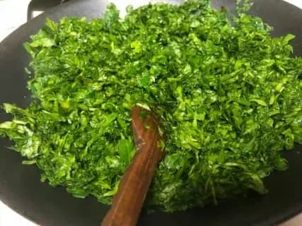 تصویر 1 از سبزی آش ترش تازه با ترکیب اصیل مناسب آش‌های محلی