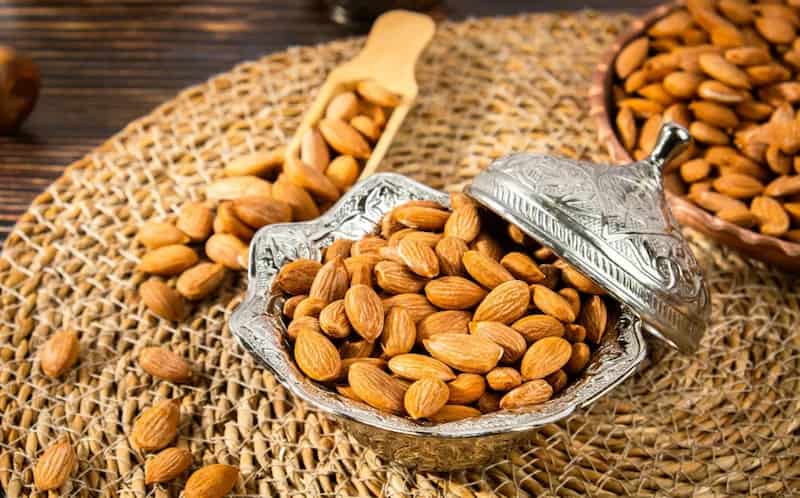 بادام مامایی درشت مرغوب با طعم طبیعی و تازه