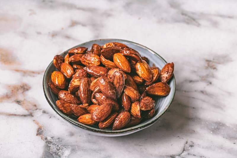 بادام مامایی شور با مغز درشت و برشته شده