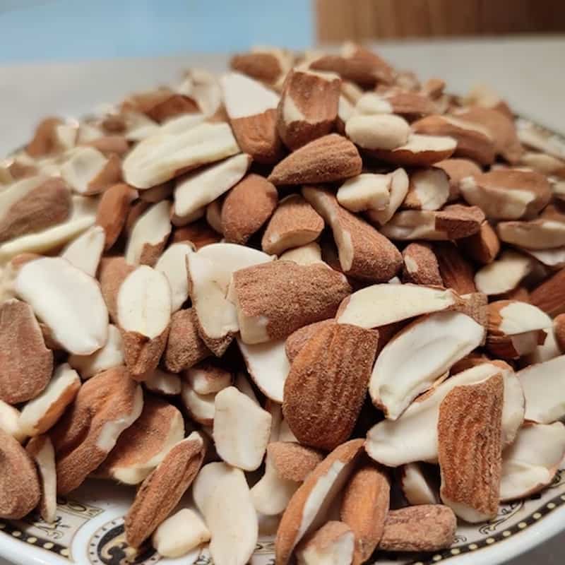 بادام مامایی شکسته درجه یک مناسب شیرینی پزی و صنایع غذایی