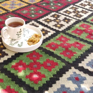 گلیم دستباف قشقایی اصیل با نقوش سنتی و رنگ های چشم نواز
