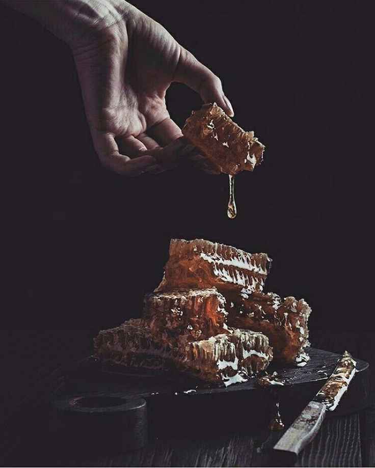 تصویر 2 از عسل وحشی سیاه خالص برداشت شده از طبیعت کوهستانی
