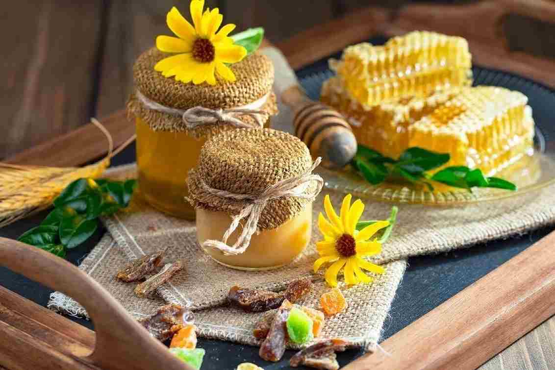 عسل وحشی مین طبیعی تهیه شده از شهد گیاهان متنوع