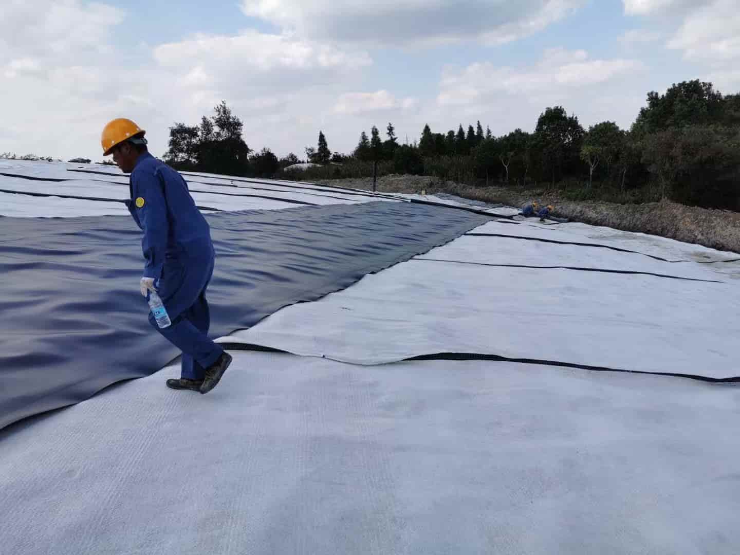 تصویر 1 از ورق ژئوممبران خارجی انتخاب مهندسان برای اجرای پوشش های تخصصی