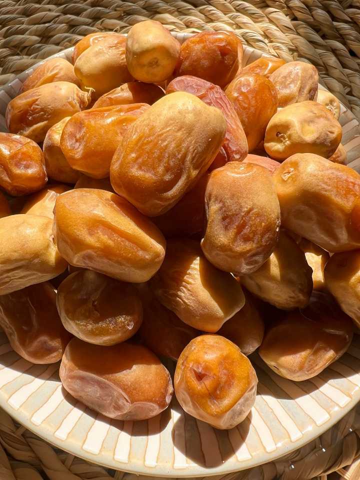 تصویر 3 از فروش عمده خرما زاهدی + قیمت عمده