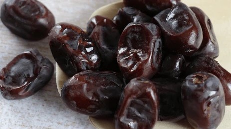 تصویر 4 از خرما مضافتی مروارید سیاه با بافتی لطیف و ظاهری چشم‌نواز